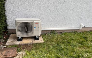 Unité extérieure Atlantic pompe à chaleur air/air hôtel à Compiègne 